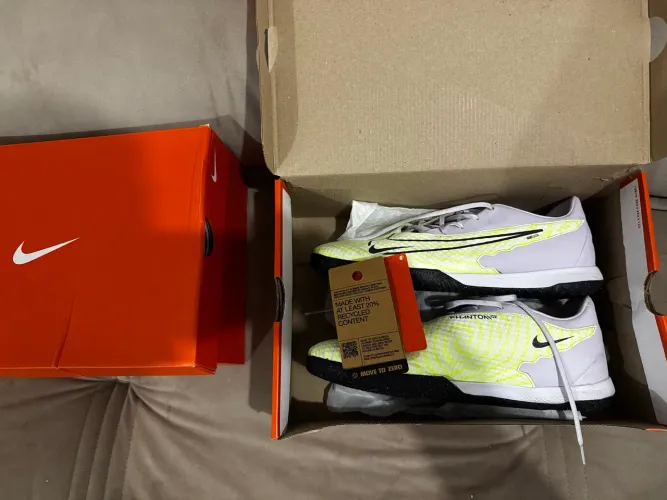 Chuteira Nike 43