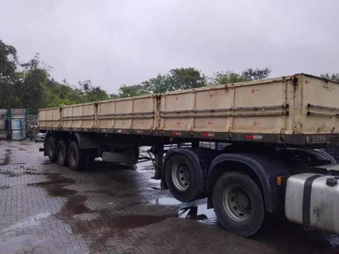 Semireboque Carreta SR / Guerra AG GR com Pneus