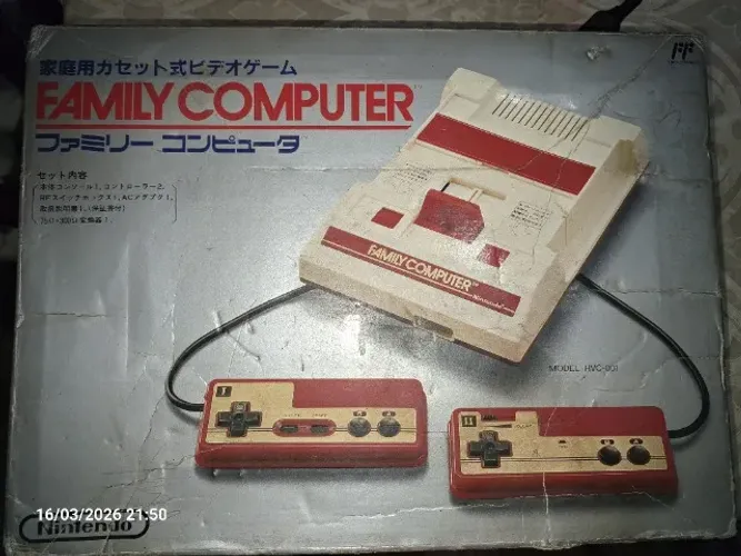 Video Game Famicom com caixa e manual