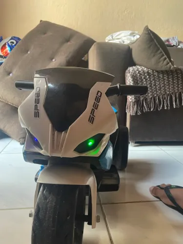 Moto elétrica para criança