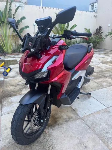 Moto Extra com vários acessórios!