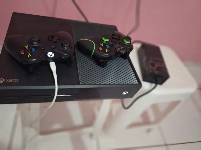 Vende-se xbox one fat