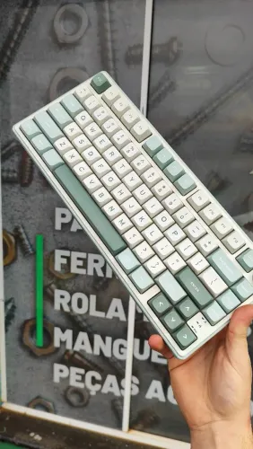 Teclado mecânico Royal Kludge R75