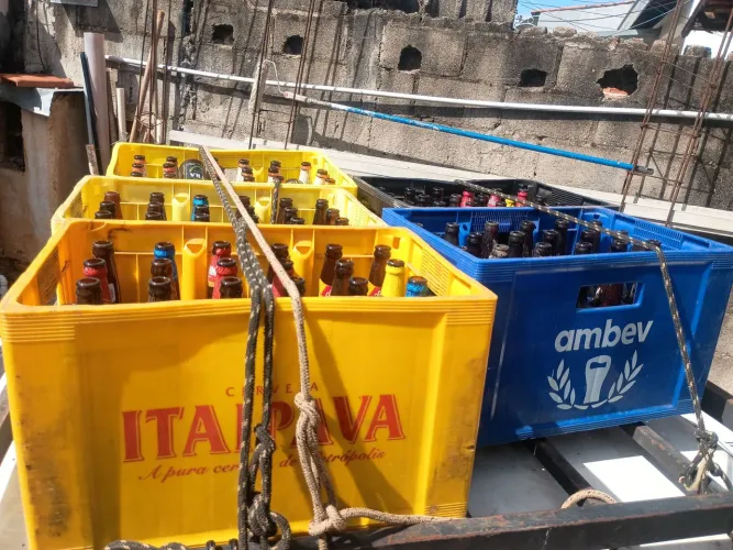 9Caixa de cerveja de 600ml  com vasilhame 