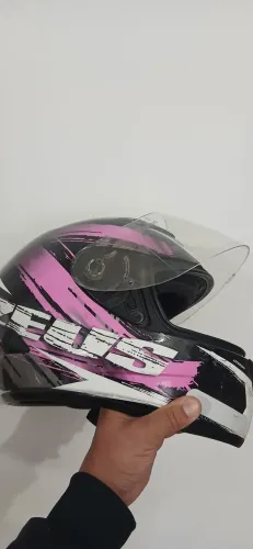 Capacete Zeus N° 58, em excelente estado de conservação, pouquíssimas marcas de uso.