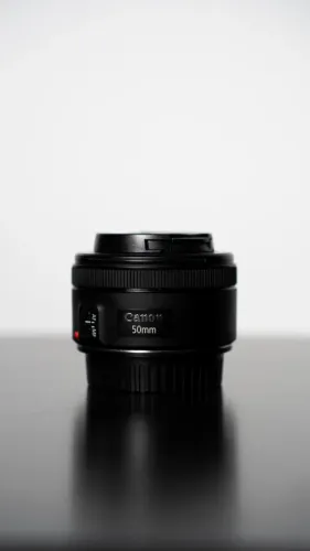 Canon 50mm f/1.8 - Pouco Usada