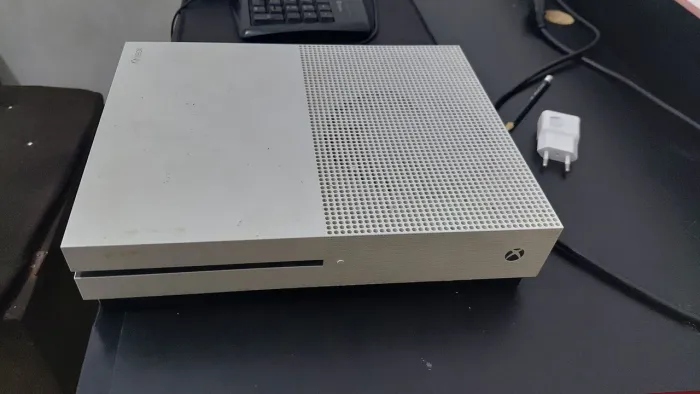 Vendo xbox one com 1 controle e xbox 360 sem controle
