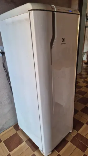 Geladeira electrolux 320 Litros