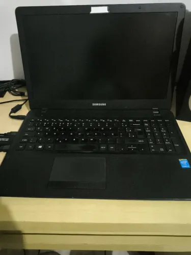 Notebook Core i3, 4GB RAM, SSD 265GB, rápido, ótimo para estudos, trabalho e uso diário.