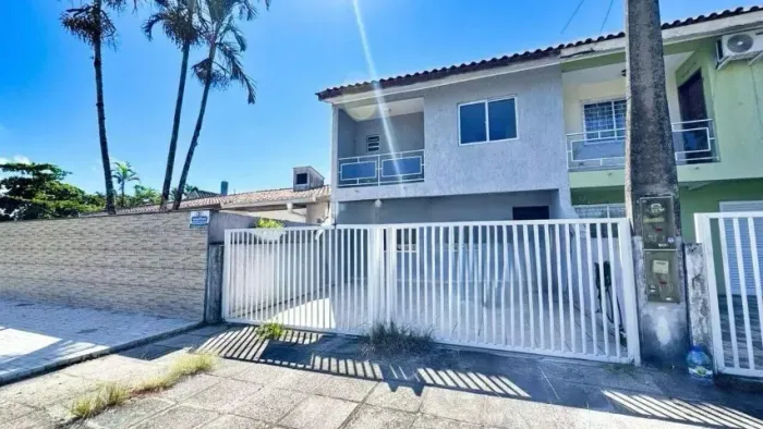  SOBRADO COMPLETO EM GUARATUBA :  CONFORTO, ESPAÇO E LOCALIZAÇÃO PRIVILEGIADA!