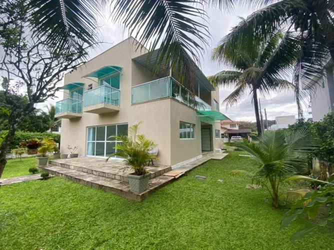 Aluga - se excelente casa em condomínio fechado em aldeia