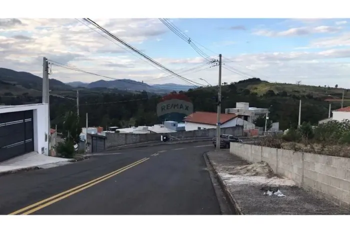 TERRENO DE 500 M2 A VENDA EM AGUAS DE LINDOIA COM VISTA PARA MORRO PELADO , LINDÍSSIMO.