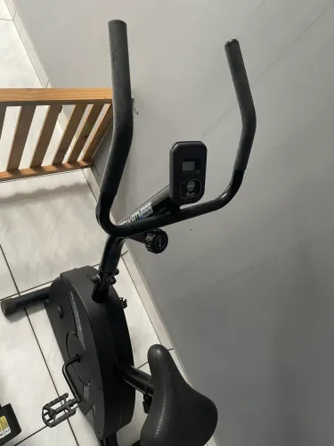Vende-se esteira e bicicleta ergométrica