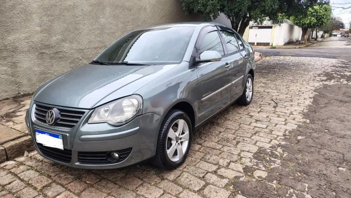Volkswagen Polo Sed. Comfort. 1.6 MI Tot. Flex 8V 2011