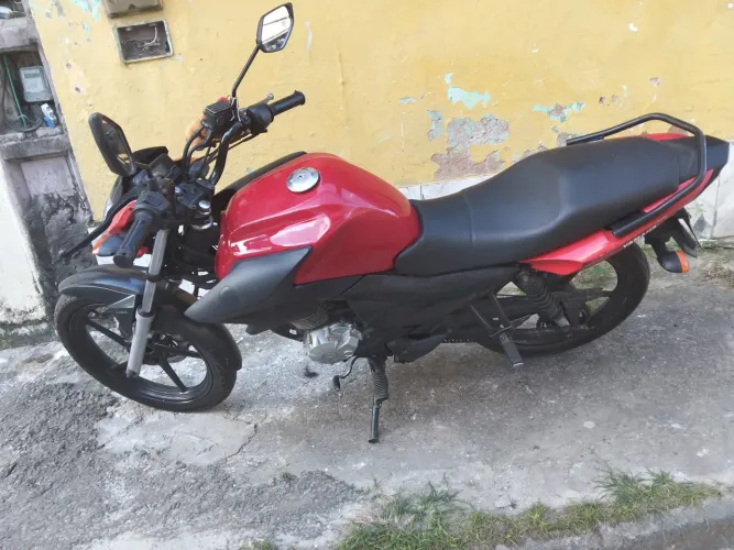 Vende-se moto da Yamaha vermelha 150