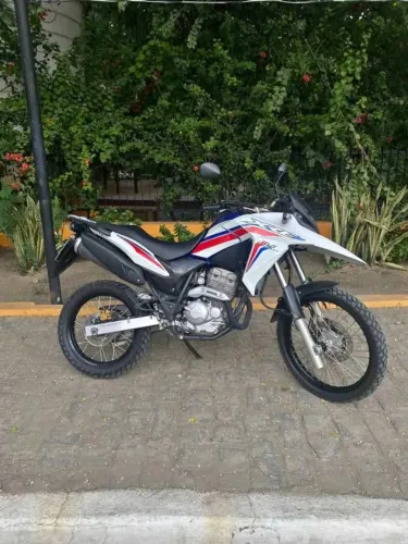  XRE 300 FILÉ