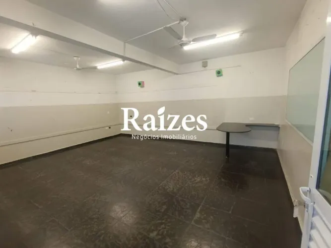 Comercial à venda em Uberlândia (Bairro Nossa Senhora Aparecida) | 650m² | 16 salas | 6 ba
