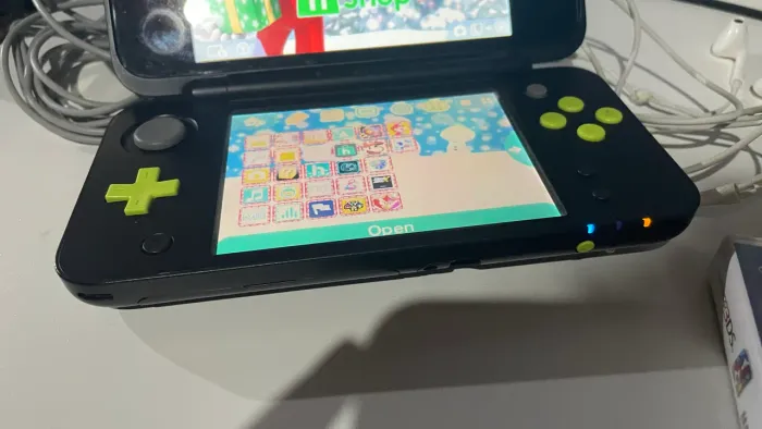 Nintendo new 2ds xl desbloqueado +1 jogo yo-kai watch