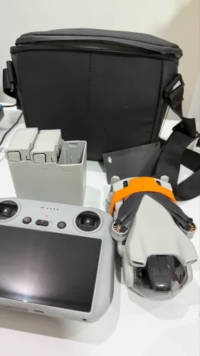 Drone Dji mini 3 combo 3 bateria radio tela