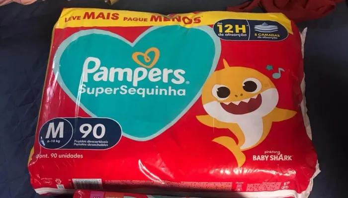 Fralda Pampers M 90 unidades