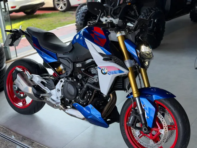 BMW F900 R Plus Racing Blue 2026