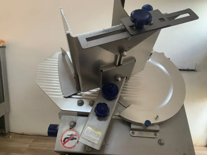 Cortador de frios automático 