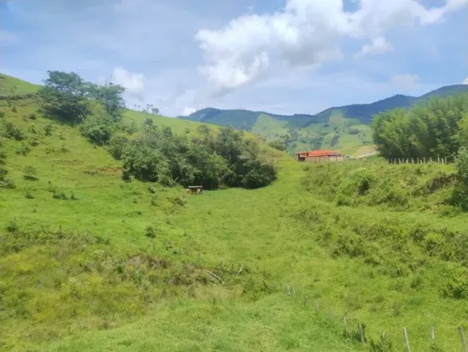 Maravilhoso sítio de 13,3 hectares com linda vista!! Delfim Moreira MG
