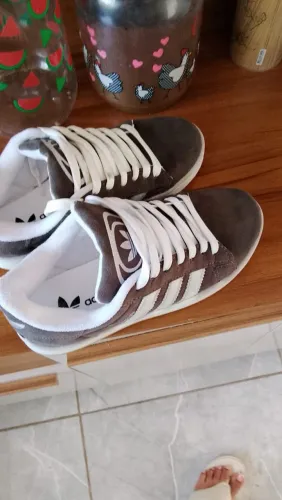 Vende-se tênis semi novo