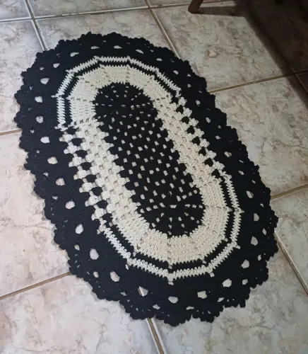 Tapete oval em crochê