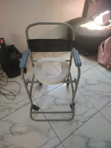 Cadeira de banho e de rodas