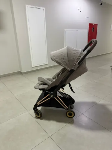 Carrinho Cybex Coya Rosegold - leve, compacto, bagagem de mão