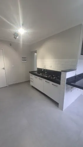 Lindo ape todo reformado e repleto de armários no Jd. São Dimas