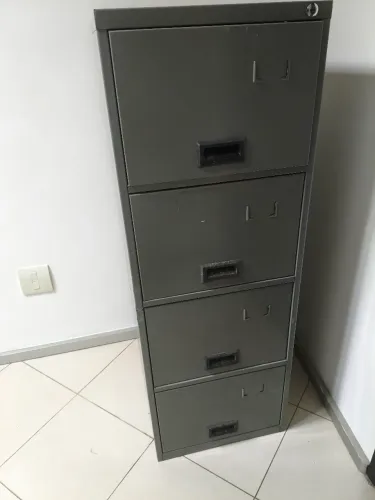? ARQUIVO DE AÇO 4 GAVETAS ?