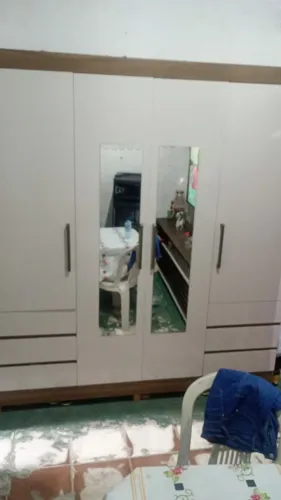 Guarda roupa de 4 portas e 6 gavetas 