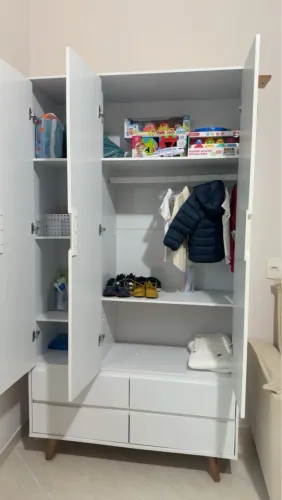 Guarda-roupa bebê semi novo