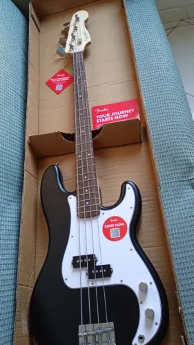 Baixo Squier/Fender 4 Cordas Zerado