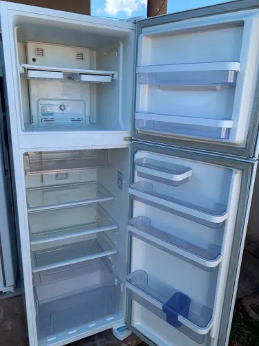 Vendo Geladeira Electrolux frosfree 