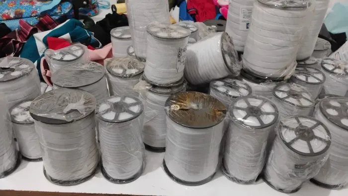 Vários rolos de elásticos por apenas 200