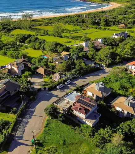 Terreno com alto potencial construtivo na Praia do Silveira em Garopaba/SC