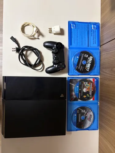 PS-4 FAT 500 GB + 1 controle + 3 jogos