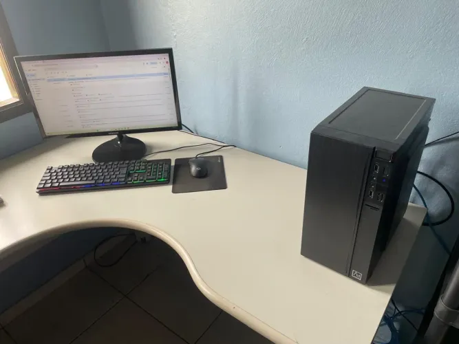 PC Intel core i5 + monitor + mouse + teclado