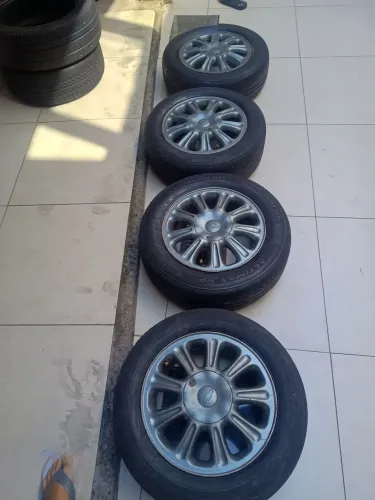 Rodas aro 15 Vectra , serve em Kombi 5x100 com pneus 1,900 .