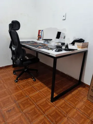 VENDO MESA E CADEIRA GAMER OU TROCO EM CELULAR 