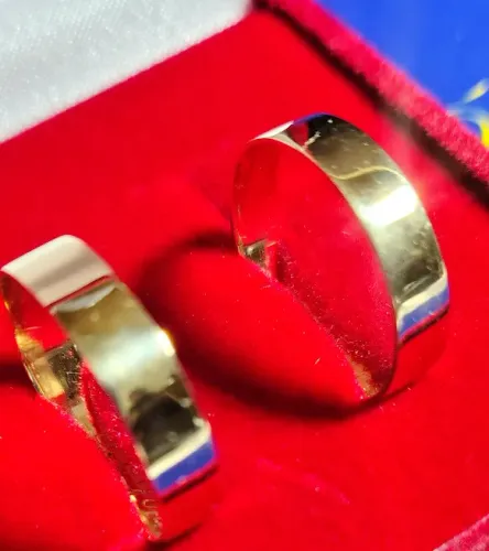 Alianças Maciça Par Casal Casamento Perfeito 4 mm Retas Ouro 18 kilates 3.80 Gramas