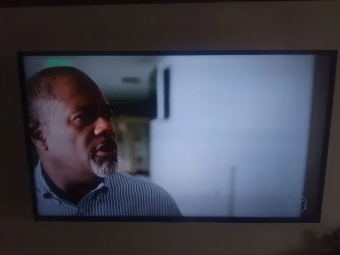 Vendo essa tv muito boa sem defeito ok