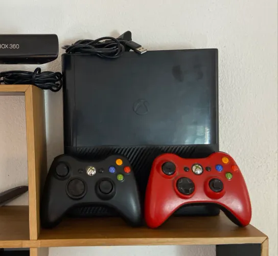 Xbox 360 + 2 controles + kinect