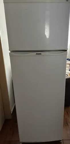 Geladeira DAKO, 127v, funciona muito bem, por ser antiga tem algumas manchas por dentro