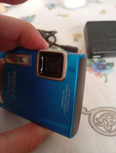 Câmera Olympus Tough TG-310 Azul | À Prova D?Água + Cartão 4GB + Carregador