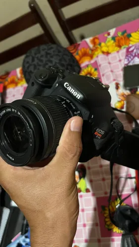 Câmera Cânon t3i