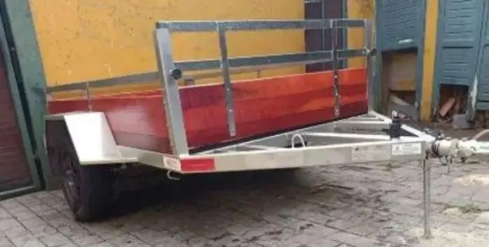 Vende-se carretinha reboque.